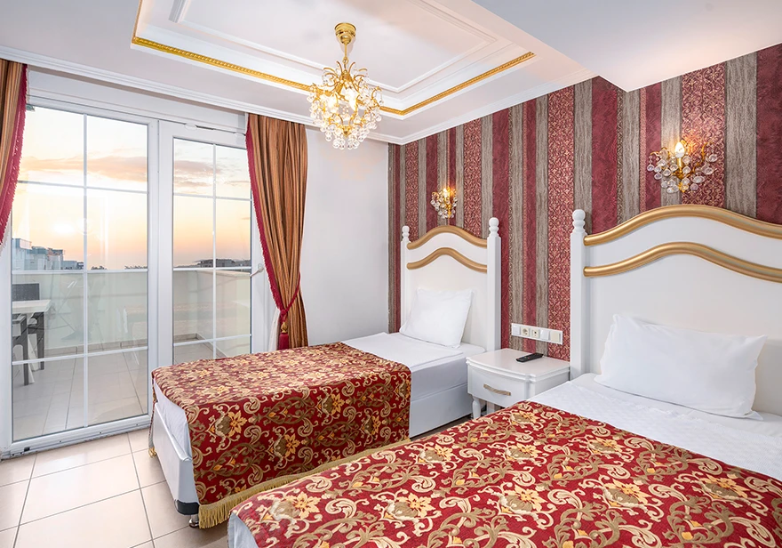 Modern Saraylar İncekum Plajı