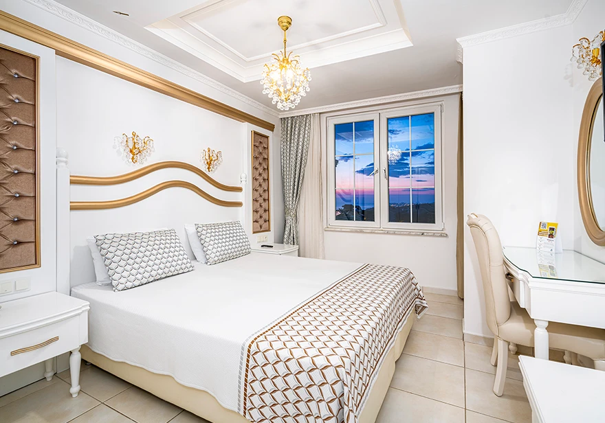 Modern Saraylar İncekum Plajı