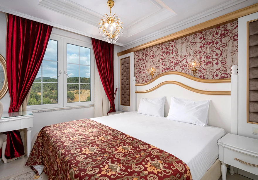 Modern Saraylar Havuz Alanı